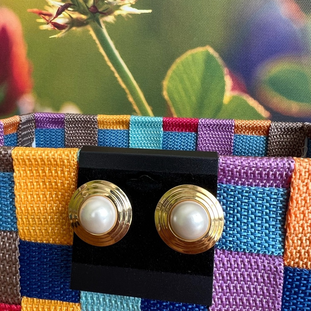 Vintage Gold Tone Circle Faux Pearl Earrings